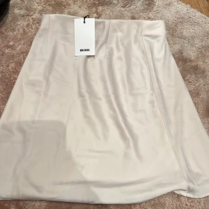 Kjol från bikbok - Aldrig använd kostar egentligen 129