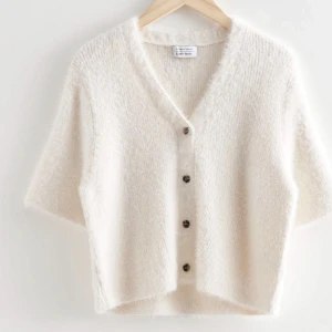 Kofta - Fik kofta från other stories. Storlek XS men är oversize. Slutsåld. Fick den i julklapp, okej skick. 400+frakt. Köp direkt 500kr frakt