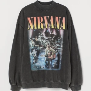 Nirvana Sweatshirt - Jätte mysig Nirvana Sweatshirt! Storlek xs, jag köpte den för 299. Köparen står för frakt. 