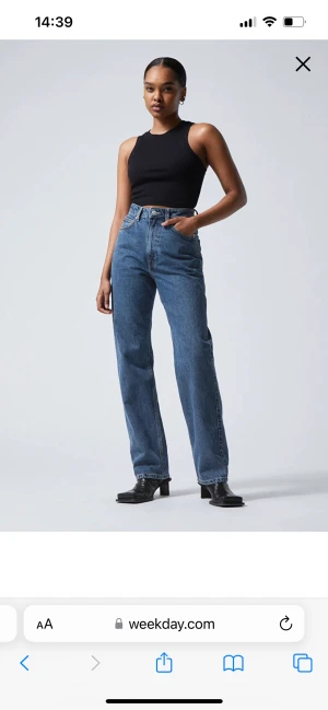 Weekday jeans  - Weekday jeans - Modell Rowe Oanvända  Mörkblå 