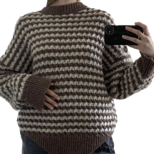 Stickad tröja - Drömmig stickad tröja från zara! Använd fåtal gånger så bra skick😇  Nypris 499:-