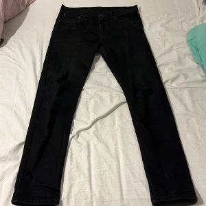 Levis 512 - Säljer mina gamla levis jeans som är i bra skick.