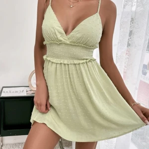 Klänning  - Säljer denna super fina klänning, helt ny! Säljer pga att stilen ej passa mig!  Köpt på Shein för 189kr