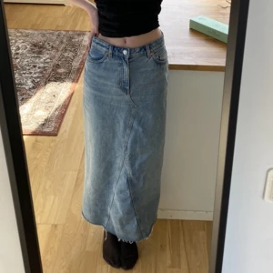 Jeanskjol - Superfin jeanskjol!! Nästan nyinköpt och knappt använd! 