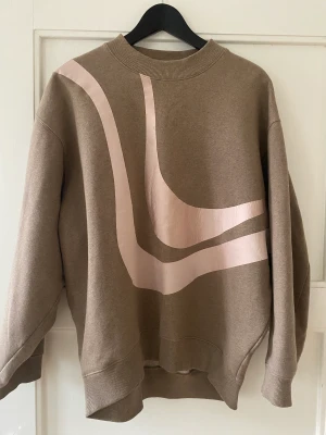 Acne Studios sweater - Säljer denna oversized sweater pga använder för sällan :/  Fint skick, varsamt använd 