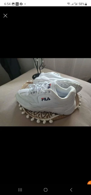 fila men - helt ny men bara den Lite gulfärgning som inte syns för ögat
