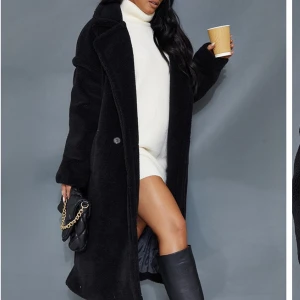 Teddy jacka  - Säljer denna nya och oanvända jacka med prislapp eftersom jag fick en likadan i present. Den är varm och snygg🤩