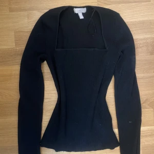 Svart stickad tröja!! - Jätte söt stickad tröja med squareneck!! Skriv vid fler frågor🩷