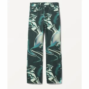 Weekday byxor - Coolaste byxorna från weekday som tyvärr är försmå😪 storlek 27 och oanvända!! Slutsålda i denna storlek🥰🤩