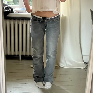 Levis jeans - Så snygga raka Levis jeans ❤️ midjemått: 39 cm innerbensmått: 75 cm