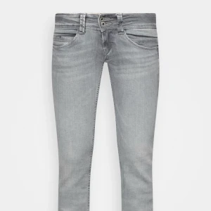 pepe jeans🩶 - low rise straight jeans från pepe jeans. Jätte sköna och fina nu till vintern.🩷🩷     nypris: 999kr  kp för egna bilder. (inga bilder på)