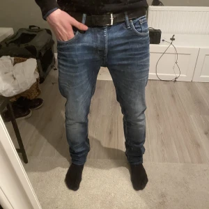 Jack&Jones jeans - Säljer dessa schyssta Jeansen från Jack&jones, skick 9/10 nästan som nya och knappt använda  Nypris 700kr  Storlek 31/34  