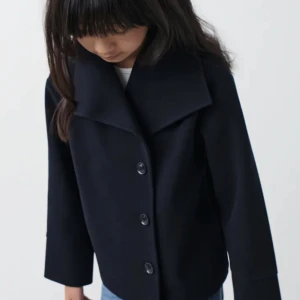 Jacka  - Säljer min jacka från Gina Tricot då den inte kommer till användning, den är endast testad. 