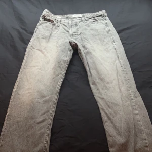 Jack n Jones jeans  - Säljer dessa då dom bara använts 2 gånger, dom är i ny skick, dom är i strl 30x30