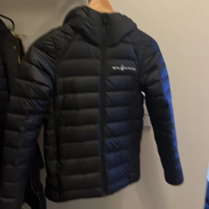 Dunjacka Sail Racing - Svart tunnare dunjacka i fint skick. 