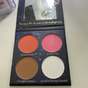 Face palette  - Orginalpris:399kr. Pudret är oanvänt, resten endast testade💓