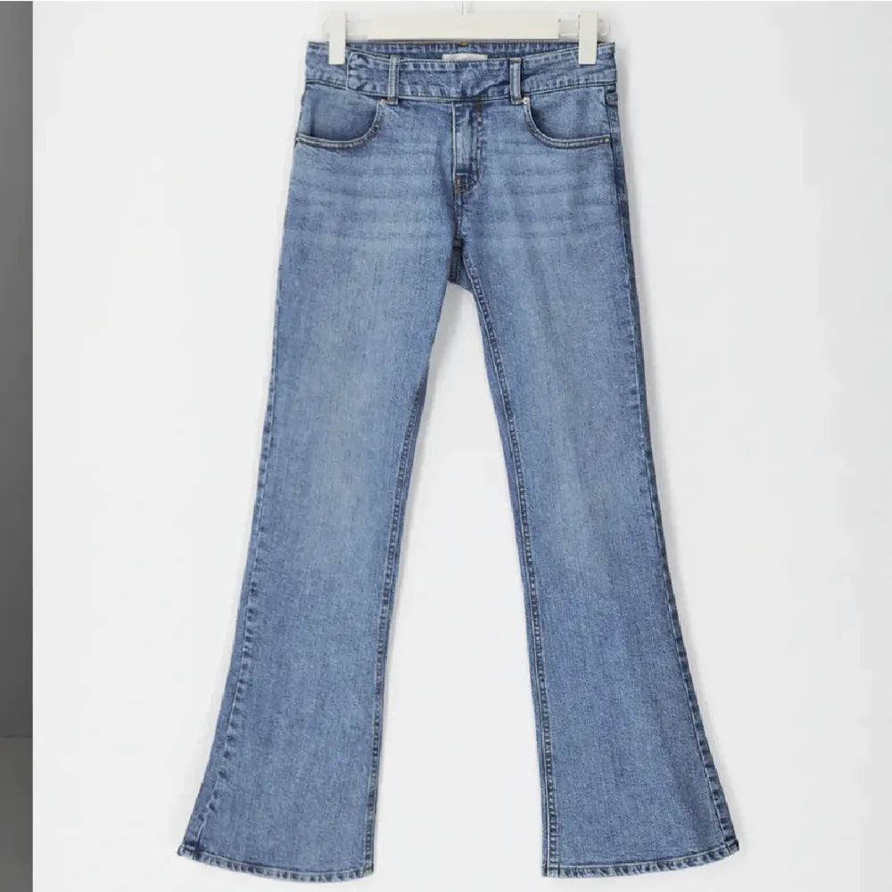 Aldrig använda, säljer i både storlek 42&44. 300 styck❤️. Jeans & Byxor.