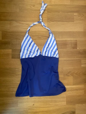 Halterneck! - Mammas gammla halterneck från 90-talet!! 