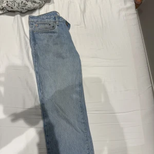Jeans - Säljer ett par byxor från Jack&jones i nyskick! Satt för tight för mig så endast prövat dom.  W29 L30 