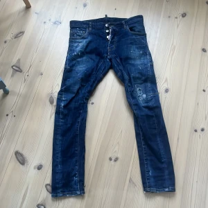 Dsquared2 jeans - Modell Tidy Biker Jean Riktigt bra skick Storlek 44 EU Skriv för fler bilder eller info