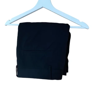 Kostymbyxa svart  - Svarta kostymbyxor från H&M. Storlek 48. Nypris 449 kr. Mitt pris 199 kr.