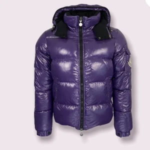 Moncler Himalaya  - Himalaya strlk 1/s-xs (Lilla) köpt från kaspersheat o kvitto finns.  (Äldre modell) Cond 8/10 Använd en vinter bara 
