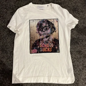 Limitato T-Shitt - Säljer nu min Limitato T-Shirt. Knappt använd för att den är för liten. Strolek XS 400 kr 