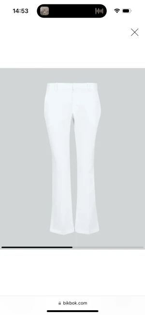 Kostymbyxor  - Säljer dessa lågmidjade kostymbyxor från bikbok då dom är för små för mig, storlek 34, helt oanvända med lappen kvar. 