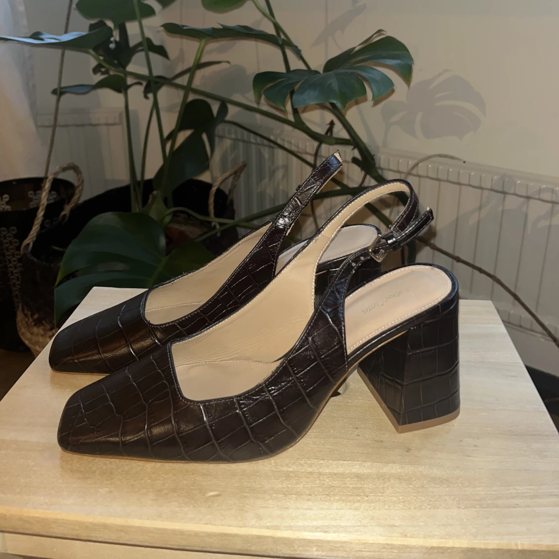 Mörkbruna klackar & other stories  - 90