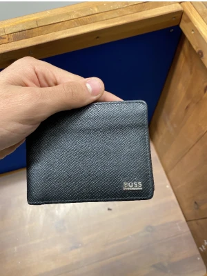 Plånbok  - Helt äkta Hugo boss plånbok svart inget fel på den 