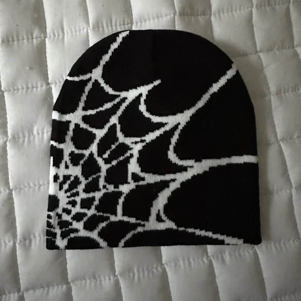 Spider web beanie mössa helt oanvänd. Accessoarer.