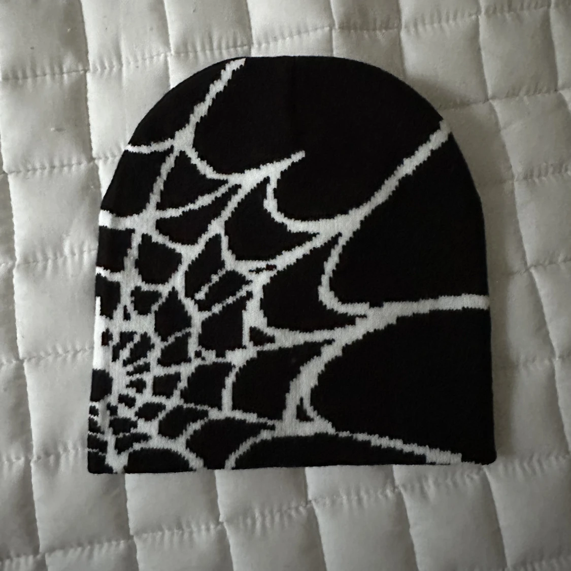 Spider web beanie mössa - 90