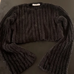 Svart ull tröja - Väldigt varm och mysig tröja/topp från NaKd. Den är rätt kort. 