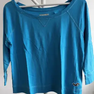 Blå sweatshirt från hollister, bra skick, normal i storlek