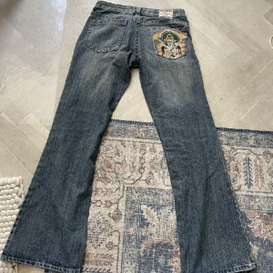 Skit snygga true religion jeans - INTRESSEKOLL! Säljer vid bra bud👌lågmidjade. Lånade bilder