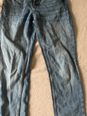 Jenas - Fina jeans som jag köpt här på Plick men var för stora💋 Aldrig använda av mig