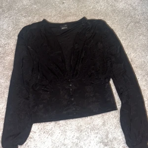 Ginatricot Tröja - Den är ny och oanvänd  Köpte för 300kr