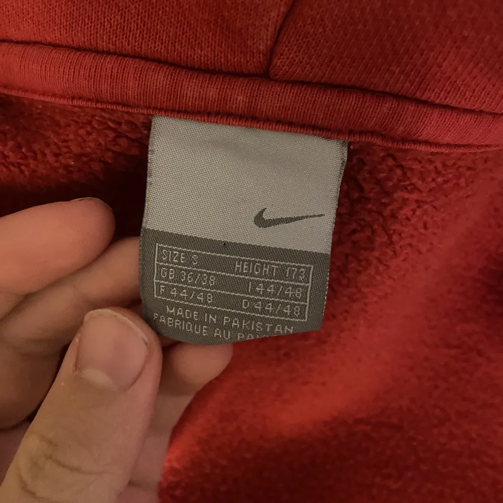 Vintage röd Nike hoodie i fint skivk!❤️. Hoodies.