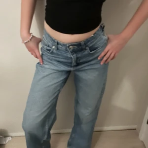Baggy jeans 💗 - Säljer baggy Jeans från hm stl 34 men passar 32-34💗