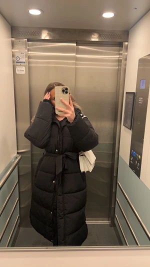 Jacka BikBok - Zoe täck jacka från BikBok, storlek XS, jätte bra skick, använt den få gånger, säljs då jag köpt ny, köptes för 999kr