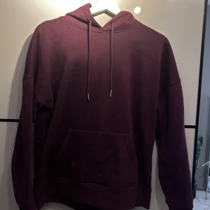 Hoodie - Vinröd hoodie från New Look, storlek 36, knappt använd💗 frakt ingår ej 