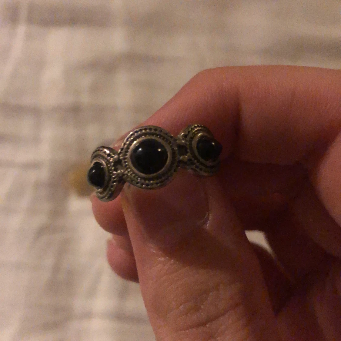 En ring och ett halsband - 90