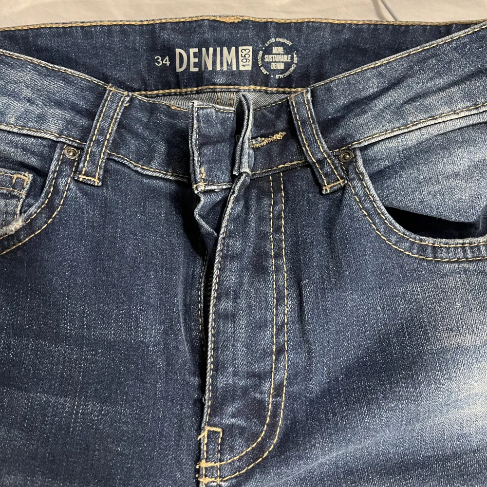 Skinny jeans  Mörkblåa . Jeans & Byxor.