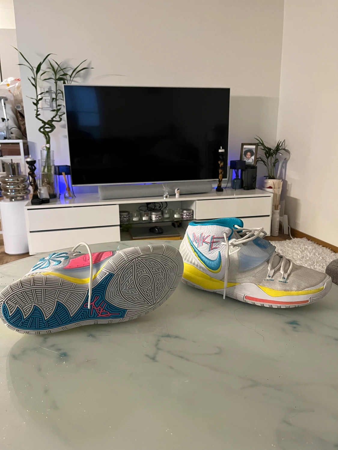 Kyrie 6 Neon Graffiti - 90