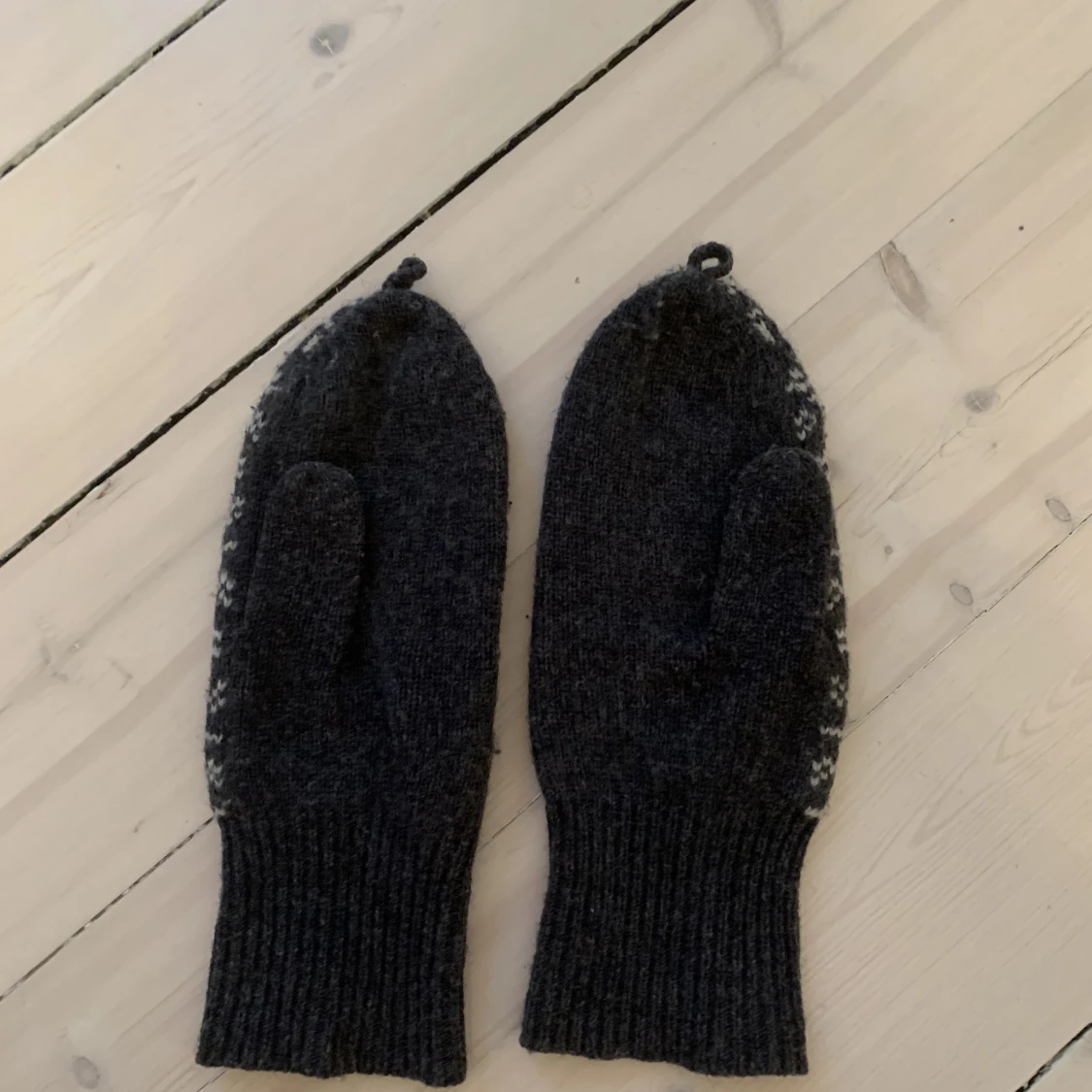 Grå lammullsvantar Odd Molly - 90