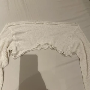 Vit topp - Fin topp, jag gjort själv men använder inte längre. Passar storlekar XS, S och M .