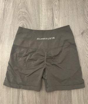 Alphalete shorts i bra skick! Säljs då de inte kommer till användning. Storlek XS❤️‍🔥