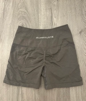 Alphalete shorts - Alphalete shorts i bra skick! Säljs då de inte kommer till användning. Storlek XS❤️‍🔥