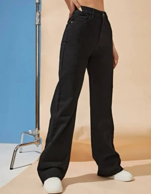 Svarta jeans - Lånad bild. Jättefina svarta jeans som ej kommit till använding. Storlek L. 100kr + frakt❤️