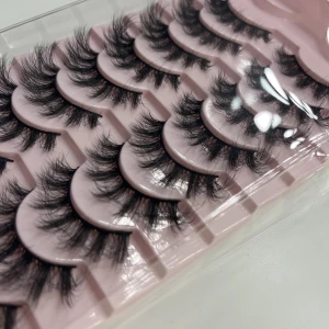 Baddie Lashes - Fransar köpte från shein, 10st men jag har testat 1 par och gillade inte dom så de 9 kvar 🤍
